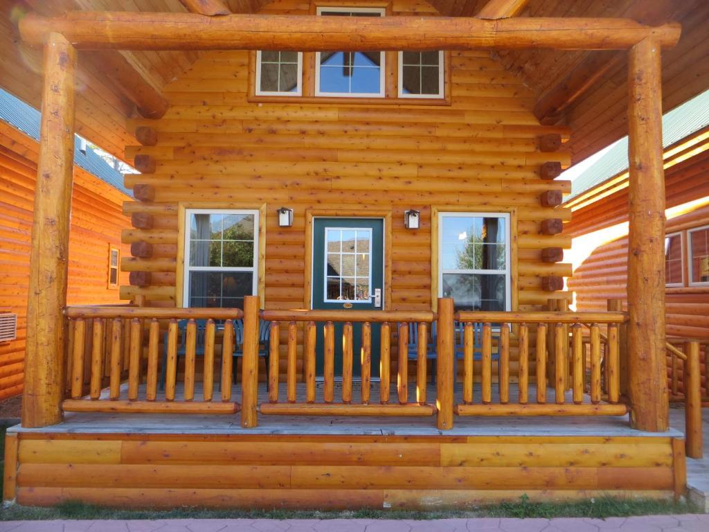 Cabins Of Mackinac & Lodge Mackinaw City Room photo